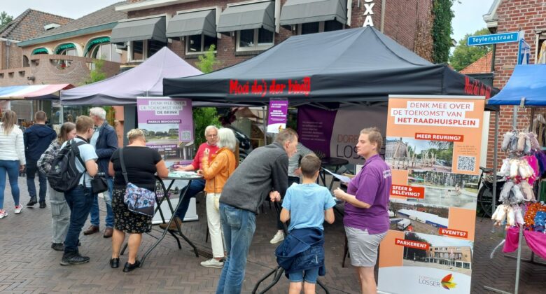 Stand Dorpsraad Losser tijdens Boerenmarkt - 2025